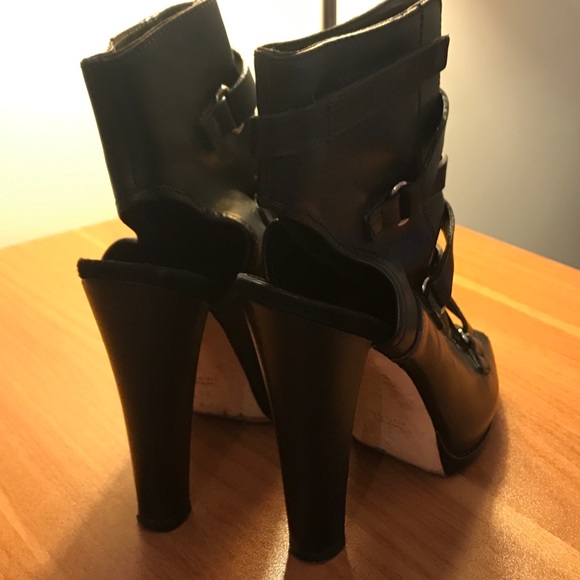 The most killer Gucci booties + shoe bags - Picture 5 of 8